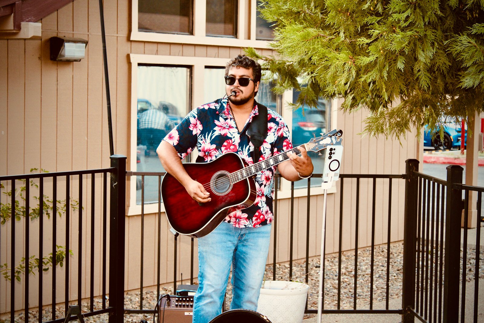 Gary Souza performing